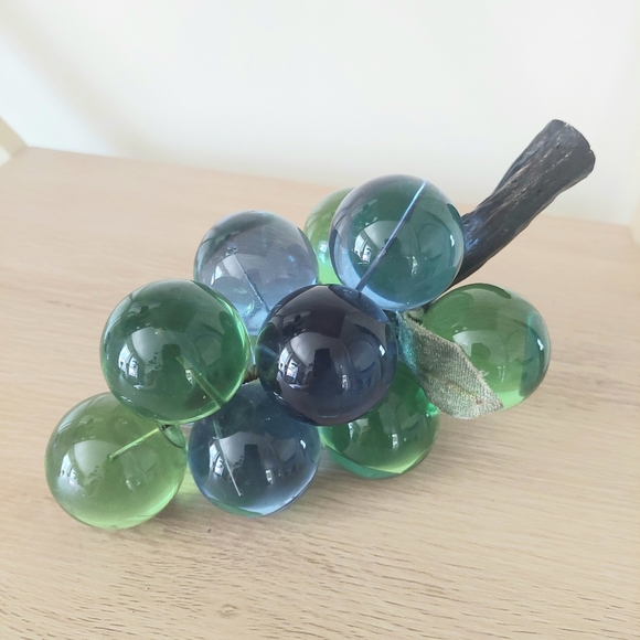 Rare MCM- Vintage Large Cluster Of Blue & Green Lucite Grapes! 8.5" - Picture 2 of 8